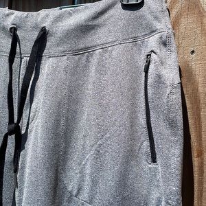 Nwt Tek gear capri mid rise workout pants size M